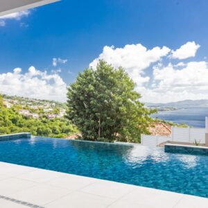 Piscine avec vue mer